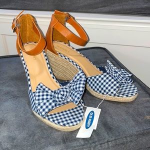 Old navy wedges. Size 8